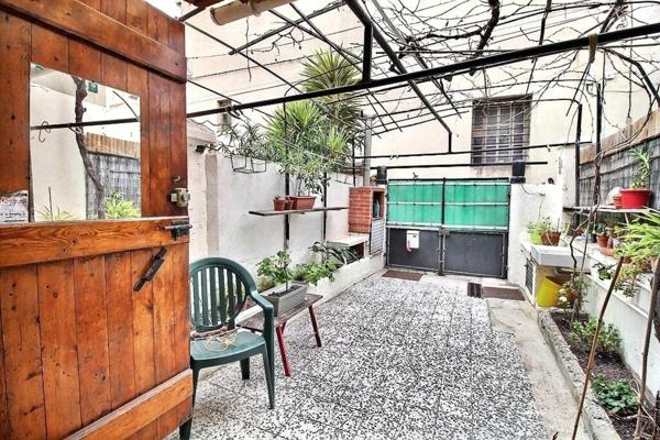 Vieille Chapelle, maison type3/4 à rénover-Cour.