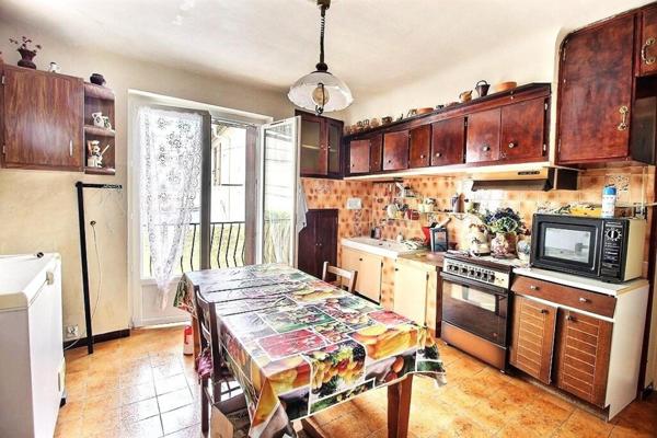 Vieille Chapelle, maison type3/4 à rénover-Cour.