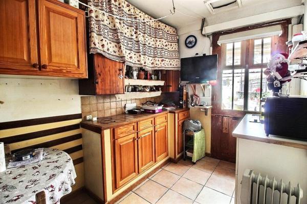 Vieille Chapelle, maison type3/4 à rénover-Cour.