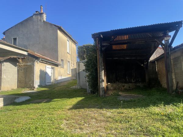 Poitiers (86000) MAISON 71 M2 A RENOVER AVEC JARDIN 300 M2 ET APPENTI