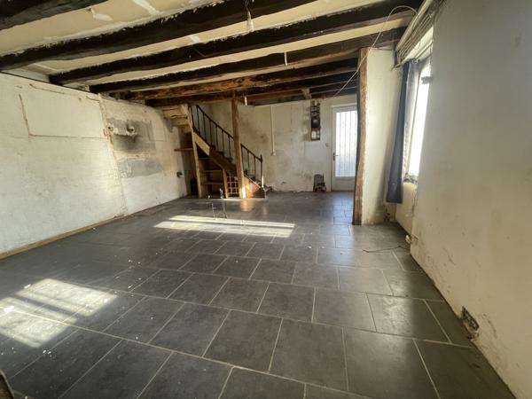 Poitiers (86000) MAISON 71 M2 A RENOVER AVEC JARDIN 300 M2 ET APPENTI