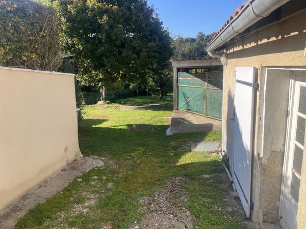 Poitiers (86000) MAISON 71 M2 A RENOVER AVEC JARDIN 300 M2 ET APPENTI