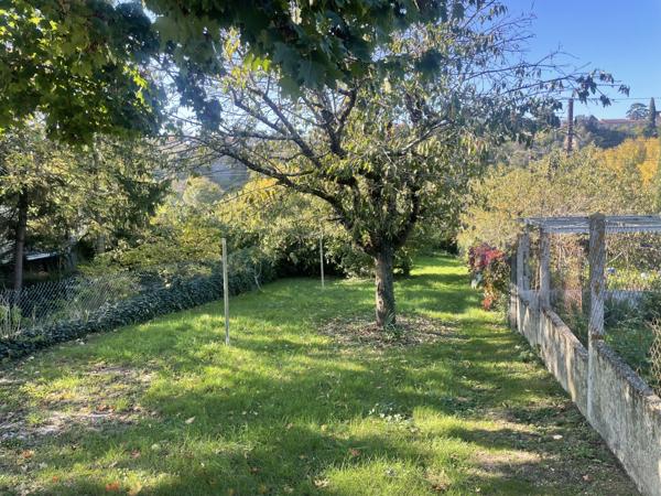Poitiers (86000) MAISON 71 M2 A RENOVER AVEC JARDIN 300 M2 ET APPENTI