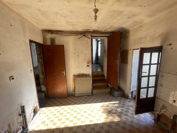 Poitiers (86000) MAISON 71 M2 A RENOVER AVEC JARDIN 300 M2 ET APPENTI