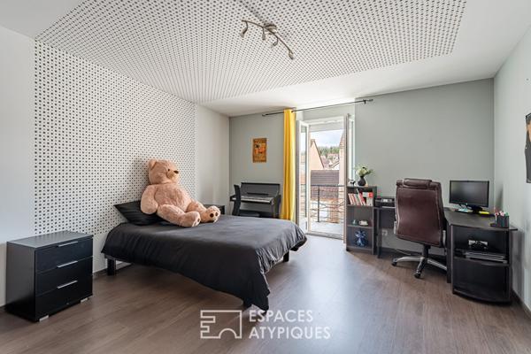 Maison familiale rénovée : Volumes Cathédrale et Esprit Contemporain