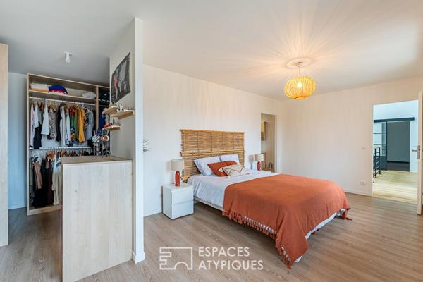 Maison familiale rénovée : Volumes Cathédrale et Esprit Contemporain