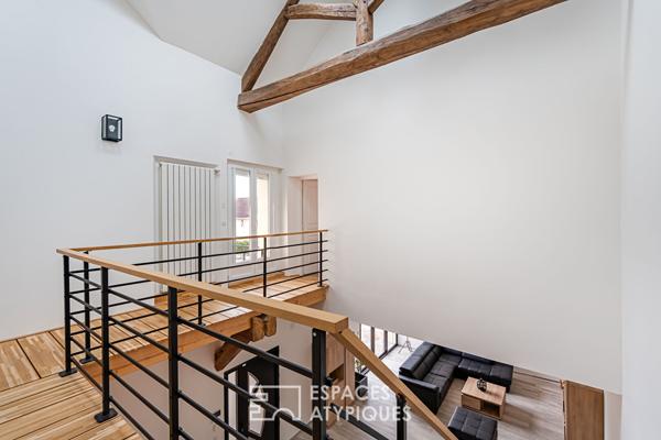 Maison familiale rénovée : Volumes Cathédrale et Esprit Contemporain