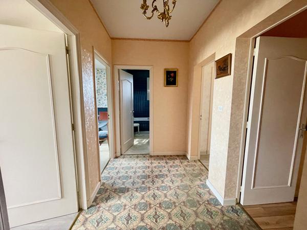 Maison L'Isle Jourdain 6 pièce(s) 143 m² avec garage et terrain de 1320 m²