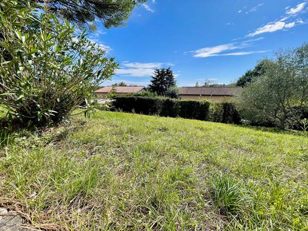 Maison L'Isle Jourdain 6 pièce(s) 143 m² avec garage et terrain de 1320 m²