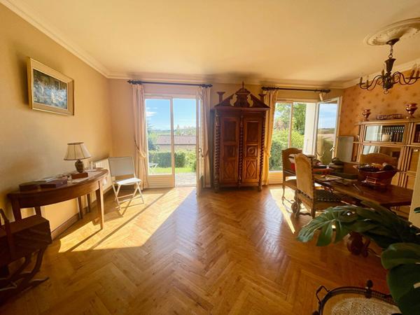 Maison L'Isle Jourdain 6 pièce(s) 143 m² avec garage et terrain de 1320 m²