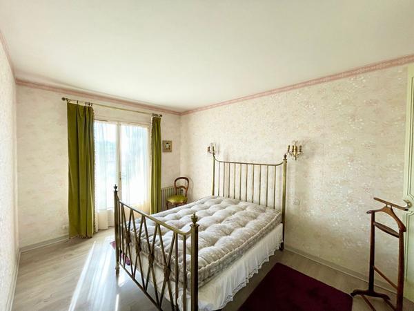 Maison L'Isle Jourdain 6 pièce(s) 143 m² avec garage et terrain de 1320 m²