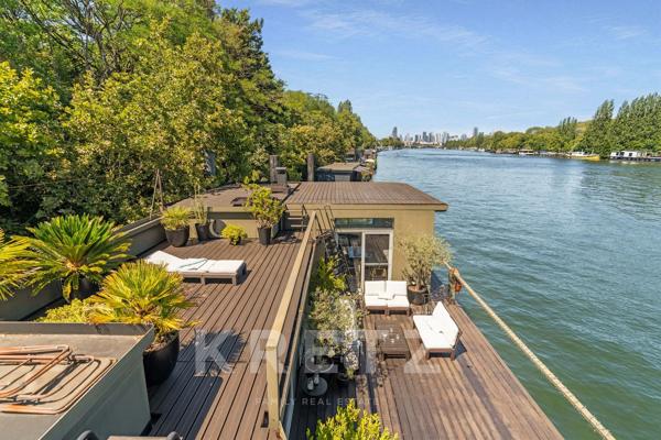 Saint-Cloud (92210) - Barge sur l'eau de 300m2 + 120m2 de terrasse - Excellent état