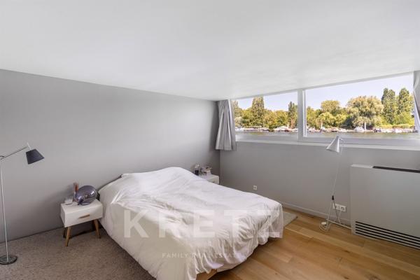 Saint-Cloud (92210) - Barge sur l'eau de 300m2 + 120m2 de terrasse - Excellent état