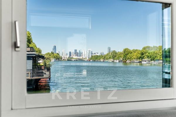 Saint-Cloud (92210) - Barge sur l'eau de 300m2 + 120m2 de terrasse - Excellent état