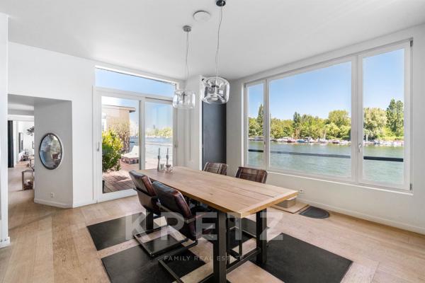 Saint-Cloud (92210) - Barge sur l'eau de 300m2 + 120m2 de terrasse - Excellent état