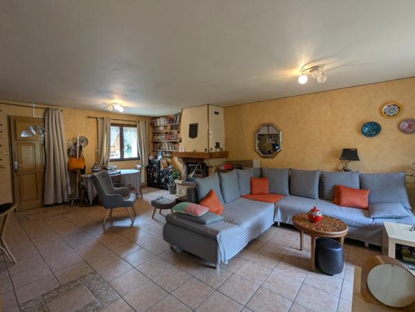 Maison à vendre 6 pièces sur MEAUDRE (38) sur 1840 m² de terrain avec 3 chambres et appartement en duplex (26 m²) avec terrasse + garage