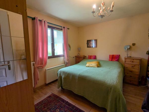 Maison à vendre 6 pièces sur MEAUDRE (38) sur 1840 m² de terrain avec 3 chambres et appartement en duplex (26 m²) avec terrasse + garage