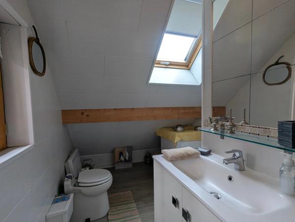 Maison à vendre 6 pièces sur MEAUDRE (38) sur 1840 m² de terrain avec 3 chambres et appartement en duplex (26 m²) avec terrasse + garage