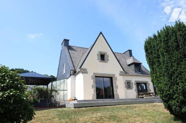 DAOULAS (29460) - Au calme dans quartier résidentiel, Maison sur un terrain de 1583 m² comprena...