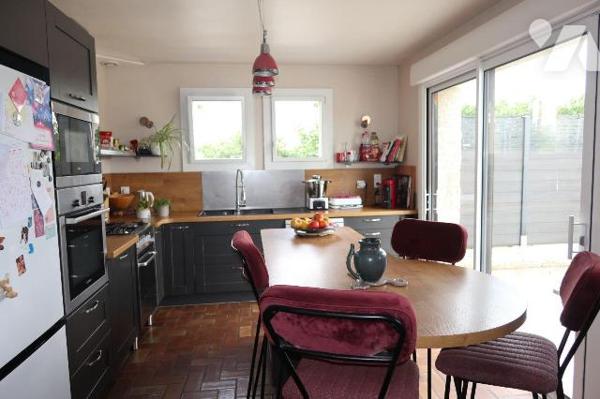 DAOULAS (29460) - Au calme dans quartier résidentiel, Maison sur un terrain de 1583 m² comprena...