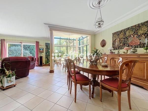 Maison
         8 pièces
        - 300 m² 715 000 € *