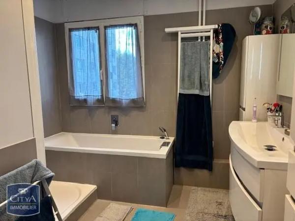 Appartement à louer 4 pièces 70.05m²