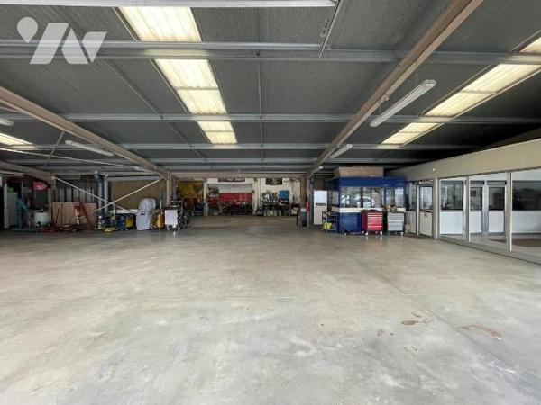 A VENDRE Ensemble immobilier comprenant; une maison de 87,43 M² et un garage de 575,87M²
Pour o...