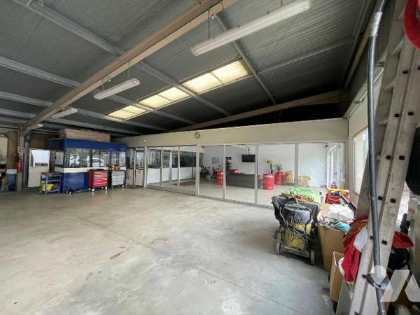 A VENDRE Ensemble immobilier comprenant; une maison de 87,43 M² et un garage de 575,87M²
Pour o...