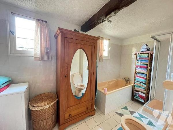 A VENDRE Ensemble immobilier comprenant; une maison de 87,43 M² et un garage de 575,87M²
Pour o...