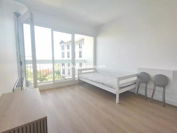 Location                                                      Appartement
                        
                     1 pièces                      15 m2                     à Saint-Maur-des-Fossés