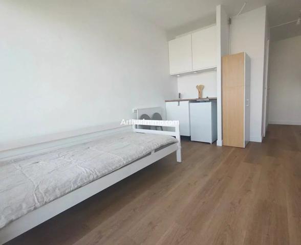 Location                                                      Appartement
                        
                     1 pièces                      15 m2                     à Saint-Maur-des-Fossés