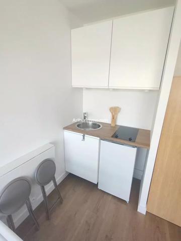 Location                                                      Appartement
                        
                     1 pièces                      15 m2                     à Saint-Maur-des-Fossés