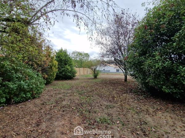 Terrain à bâtir 583 m² à Beaulieu-Sous-la-Roche 85190