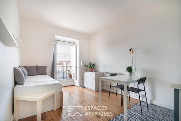 Studio rénové en dernier étage avec vue sur Sacré Coeur et Tour Eiffel