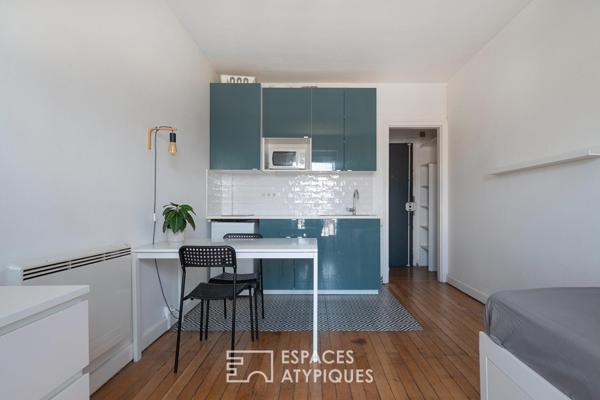 Studio rénové en dernier étage avec vue sur Sacré Coeur et Tour Eiffel