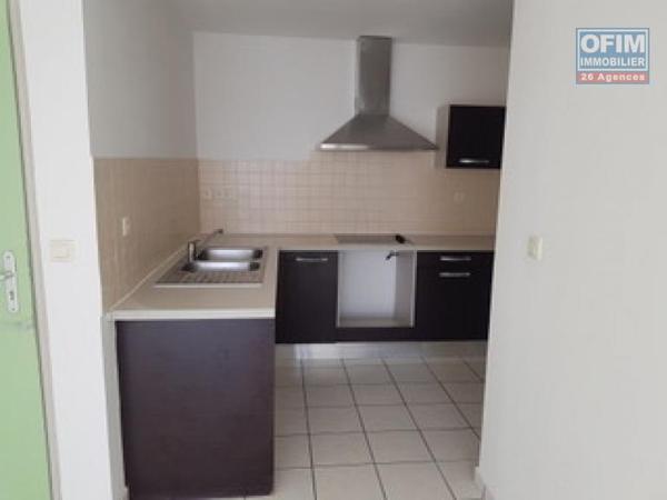 A louer F2 spacieux sur la résidence Les Ambrevattes impasse des ambrevattes rue lory les hauts à Sainte Clotilde.