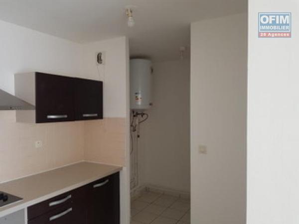 A louer F2 spacieux sur la résidence Les Ambrevattes impasse des ambrevattes rue lory les hauts à Sainte Clotilde.