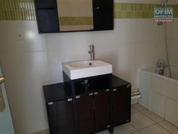 A louer F2 spacieux sur la résidence Les Ambrevattes impasse des ambrevattes rue lory les hauts à Sainte Clotilde.