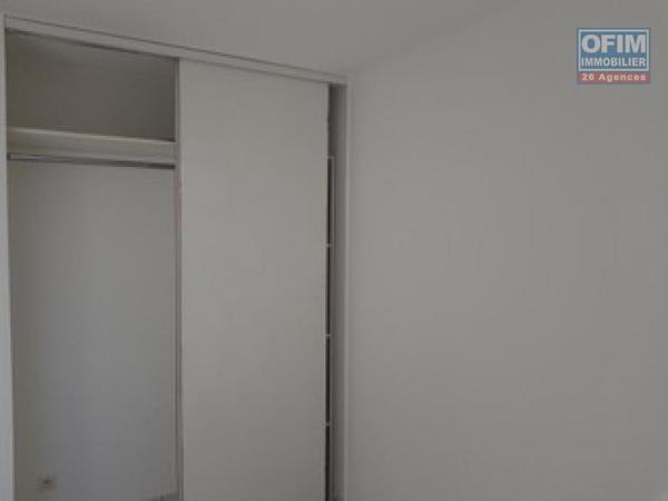 A louer F2 spacieux sur la résidence Les Ambrevattes impasse des ambrevattes rue lory les hauts à Sainte Clotilde.