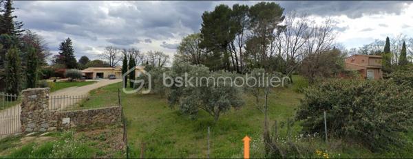 Terrain de 2 150 m²