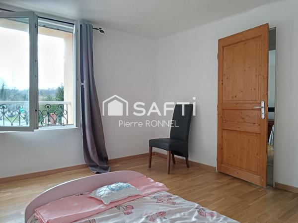 Maison comprenant trois chambres à Montreuil aux Lions 02310