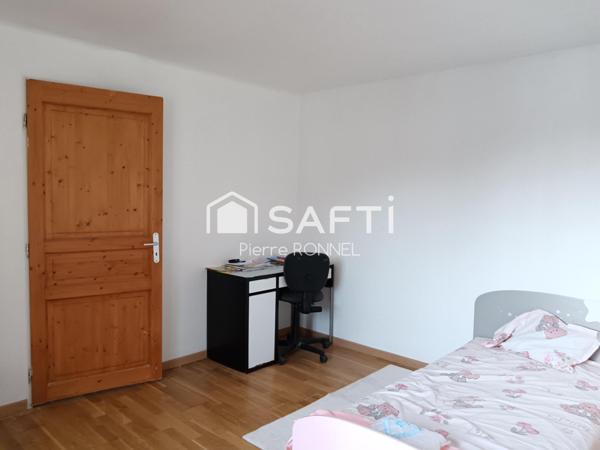 Maison comprenant trois chambres à Montreuil aux Lions 02310