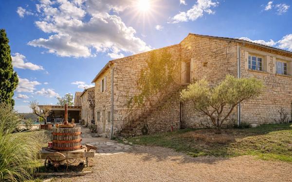 Maison à vendre    15 pièces •  Barjac