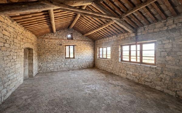 Maison à vendre    15 pièces •  Barjac