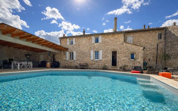 Maison à vendre    15 pièces •  Barjac