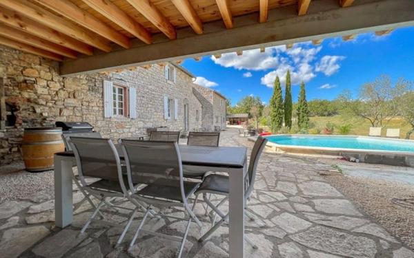 Maison à vendre    15 pièces •  Barjac