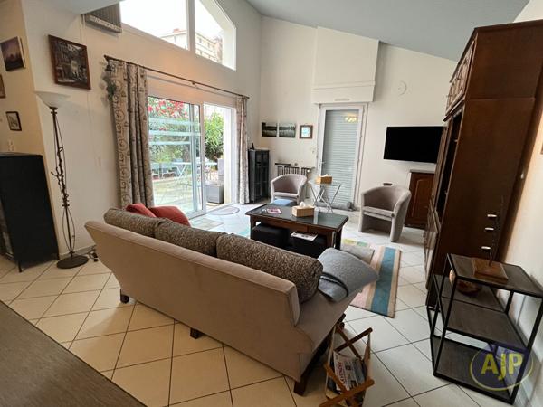 Maison à louer La Roche Sur Yon : 5 pièces, 154m² avec 4 chambre(s) à 1 300€ - AJP Immobilier La Roche-sur-Yon