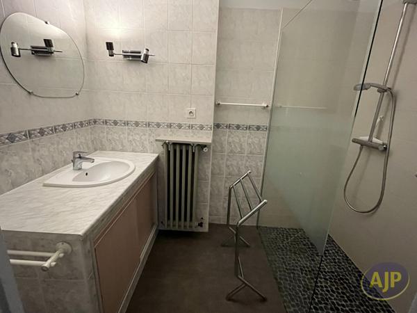 Maison à louer La Roche Sur Yon : 5 pièces, 154m² avec 4 chambre(s) à 1 300€ - AJP Immobilier La Roche-sur-Yon