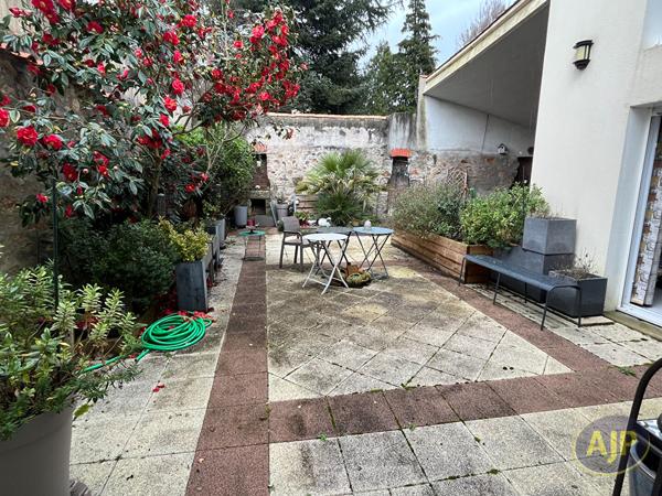 Maison à louer La Roche Sur Yon : 5 pièces, 154m² avec 4 chambre(s) à 1 300€ - AJP Immobilier La Roche-sur-Yon