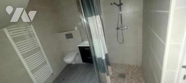 Gros potentiel pour cette maison de ville d'une surface d'env. 119 m², à proximité des écoles, ...